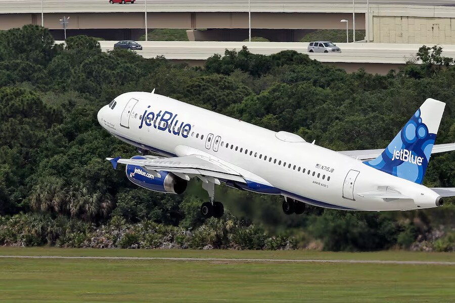 JetBlue Passenger Opens Emergency Door