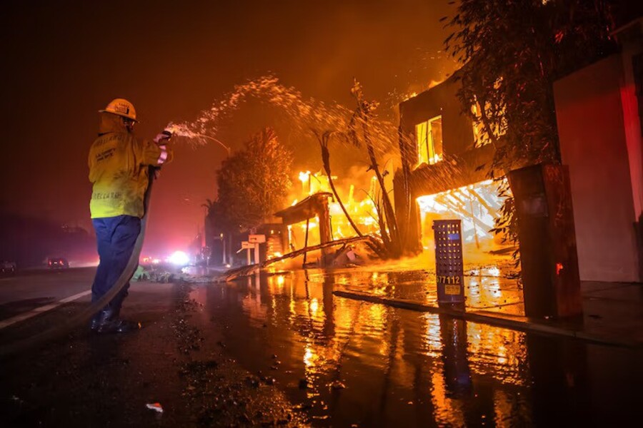 Southern California Wildfires Force Thousands to Evacuate Amid Devastating Weather Conditions
