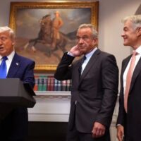 Trump Signs Sweeping Executive Order to Slash U.S. Drug Prices, Reigniting Debate Over Pharmaceutical Costs