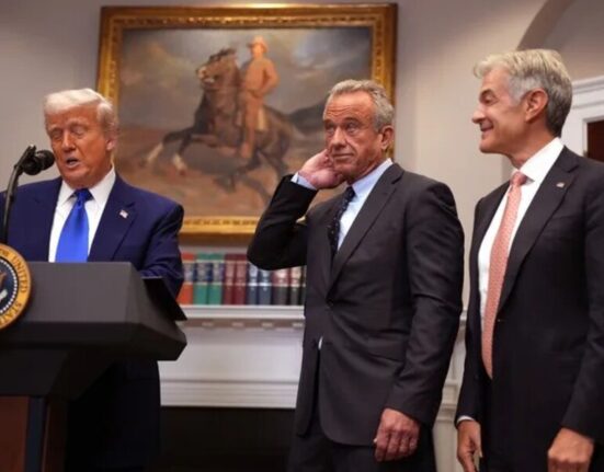 Trump Signs Sweeping Executive Order to Slash U.S. Drug Prices, Reigniting Debate Over Pharmaceutical Costs