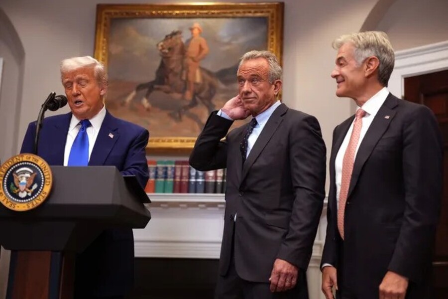 Trump Signs Sweeping Executive Order to Slash U.S. Drug Prices, Reigniting Debate Over Pharmaceutical Costs