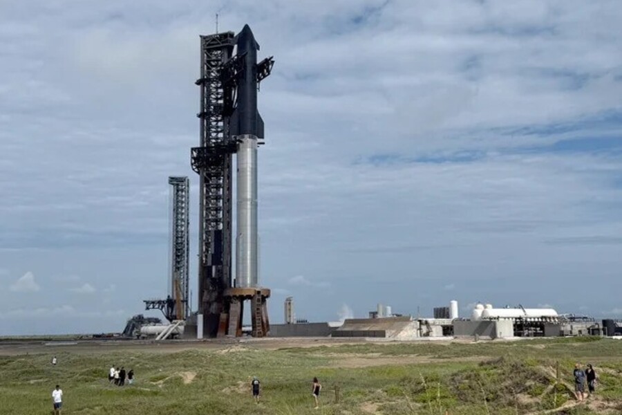 SpaceX Scrubs Starship Flight 10 Over Ground-Systems Issue, Targets Monday Relaunch